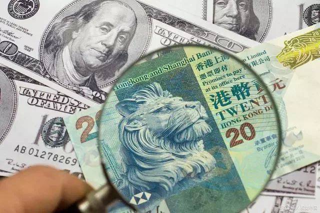 香港捍卫联汇制 狂卖港元买美元